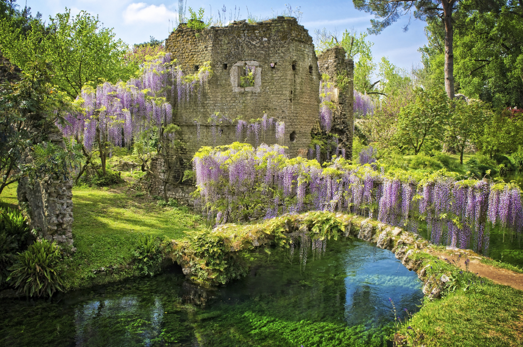 Il Giardino di Ninfa sembra uscito da una favola