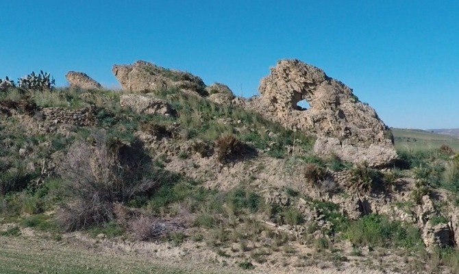 Gela, il mistero della piccola Stonehenge siciliana - Turismo.it