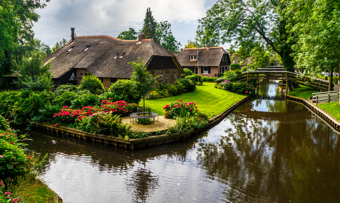 Olanda  Giethoorn per sfilata delle gondole