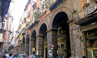 Via dei Tribunali (Decumano Maggiore)