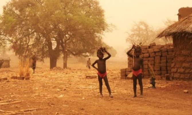 Bambini in un villaggio, Burkina Faso