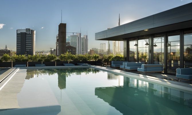 Ceresio7, aperitivo con piscina e design Terrazzo con piscina