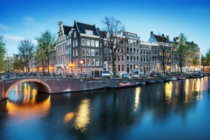 8 Amsterdam