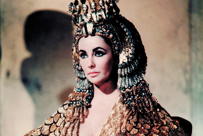 La Cleopatra di Liz Taylor nel film più costoso dell'epoca (1963)