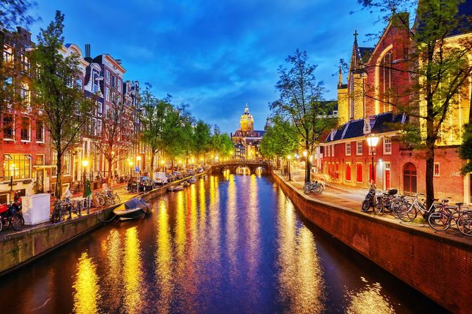 17. Amsterdam