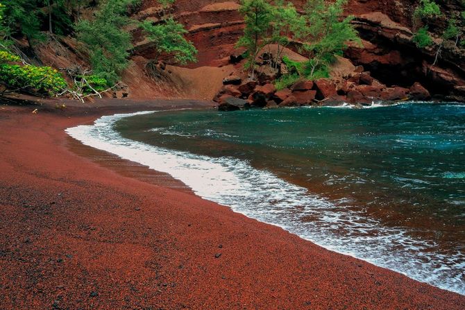 Kaihalulu Red San Beach