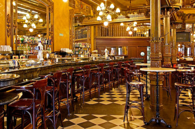14 Café Iruña