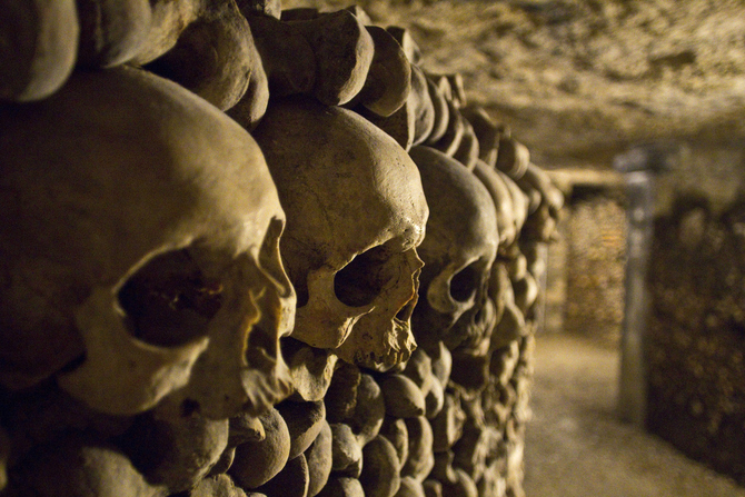 Catacombe, Parigi = 2 ore (fino a 3 o 4 nella stagione estiva)