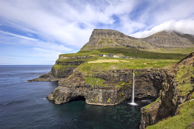 Cascate Gasadalur