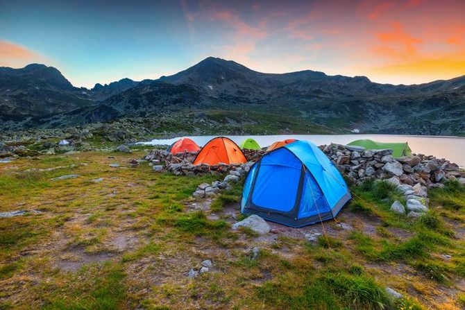 In Romania il campeggio è a tinte noir... per tutta la famiglia