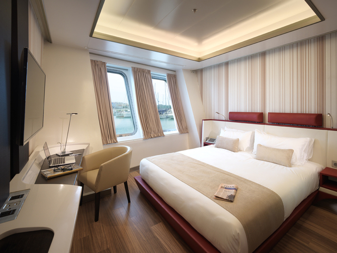 Sunborn Yacht Hotel