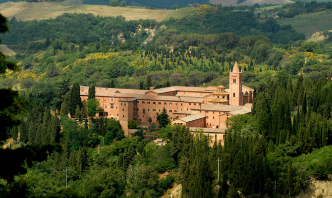 Risultati immagini per asciano abbazia di monte oliveto maggiore