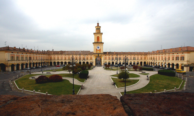 veduta di piazza bentivoglio