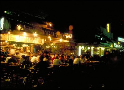 Tel Aviv pub notturno