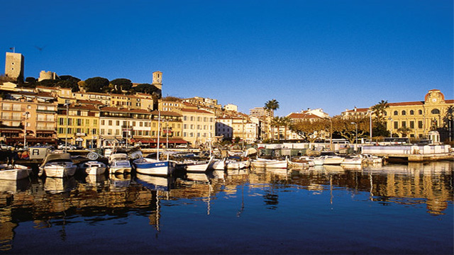 Porto con barche dei pescatori