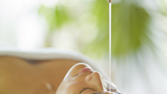 trattamento ayurvedico Shirodhara
