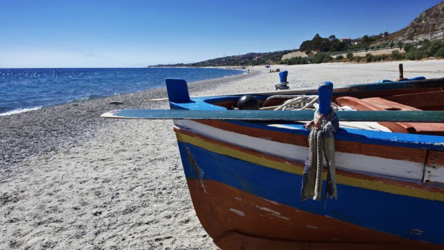 Calabria ionica barche sulla spiaggia