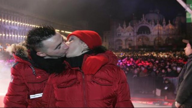 Venezia coppia che si bacia