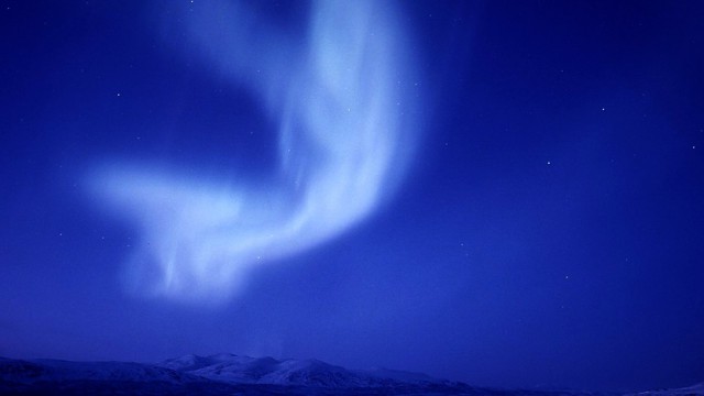 Cielo con aurora boreale