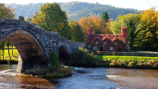 Villa e ponte di pietra nel Snowdoniapark