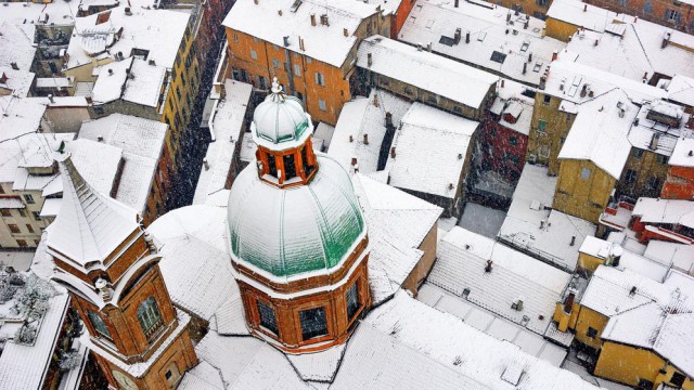 Bologna sotto la neve Torre degli Asinelli