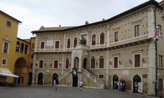 Palazzo dei Priori Fermo