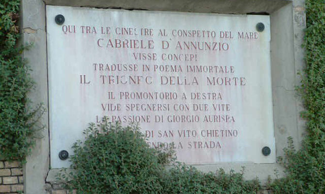 Lapide dell'Eremo di D'Annunzio<br>