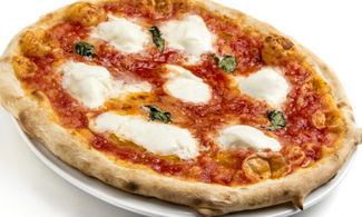 Pizza napoletana, specialità tradizionale garantita 