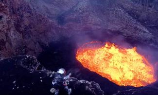 Video: uomini e droni dentro il vulcano, riprese mai fatte prima 