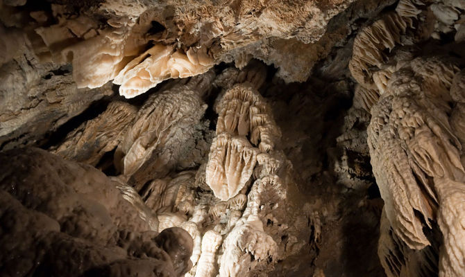 grotta del vento stalattiti concrezioni rocce caverna