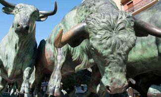 Pamplona statua dell'encierro