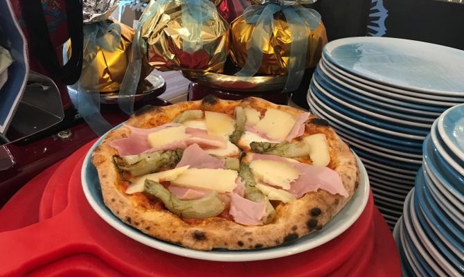 Pizza con puntarelle di cicoria e Formaggio Bastardo del Grappa