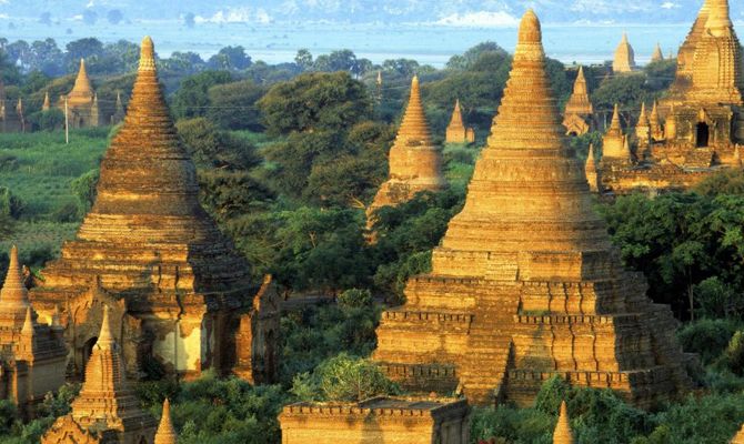 Myanmar stupa di Bagan