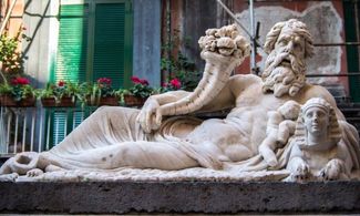 Napoli statue