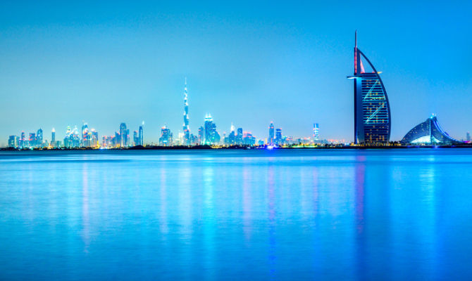 Panorama di Dubai di notte