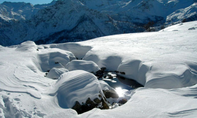 mont avic neve inverno torrente alpi valle d'aosta<br>