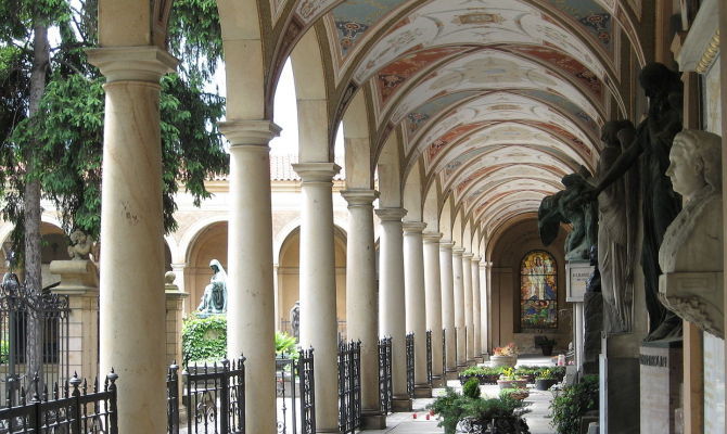 Scorcio del cimitero di Vysehrad