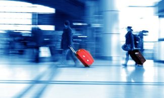 aeroporto valigia rossa