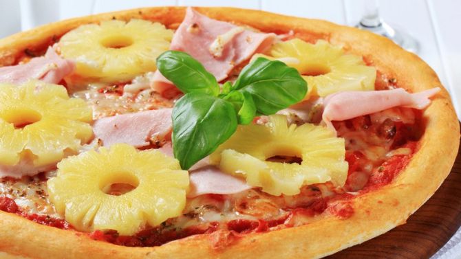 pizza ananas