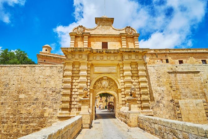 MALTA – INGRESSO AD APPRODO DEL RE