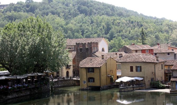 borghetto sul mincio verona italia fiume mulini acqua