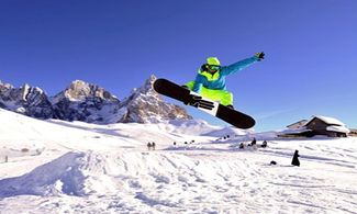 Snowboard sulla neve a San Martino di Castrozza