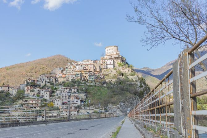 CASTEL DI TORA (RI) - Lazio