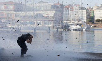 La Coruña vittima del Desconocido di Dani de la Torre