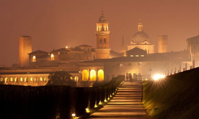 Mantova panorama notturno