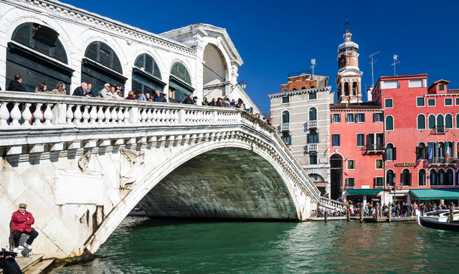 Ponte di Rialto, Venezia | Foto: Emi Cristea / Shutterstock.com