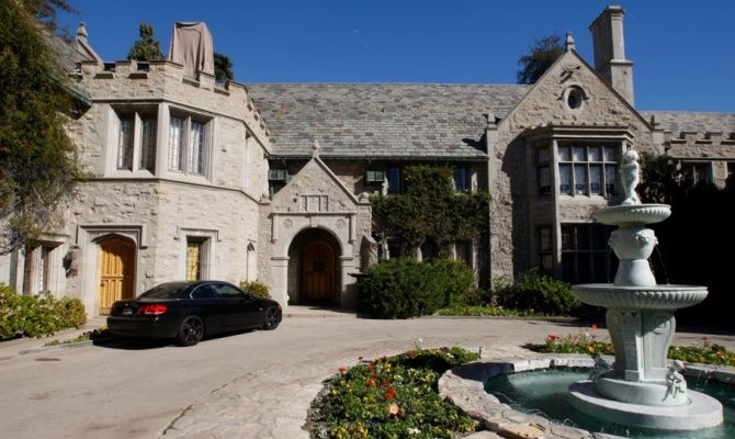 Playboy mansion, villa, HughMarston "Hef" Hefner