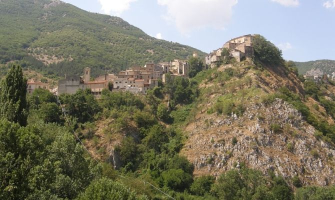 villalag borgo abruzzo montagna