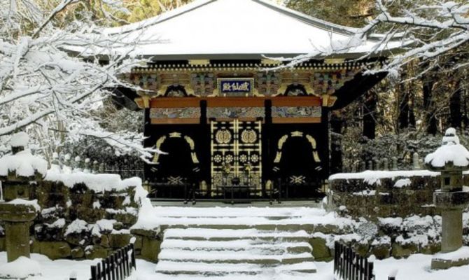 Tempio giapponese in inverno