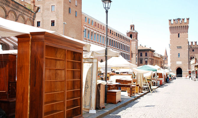 Ferrara, mercato in Piazza Trento e Trieste